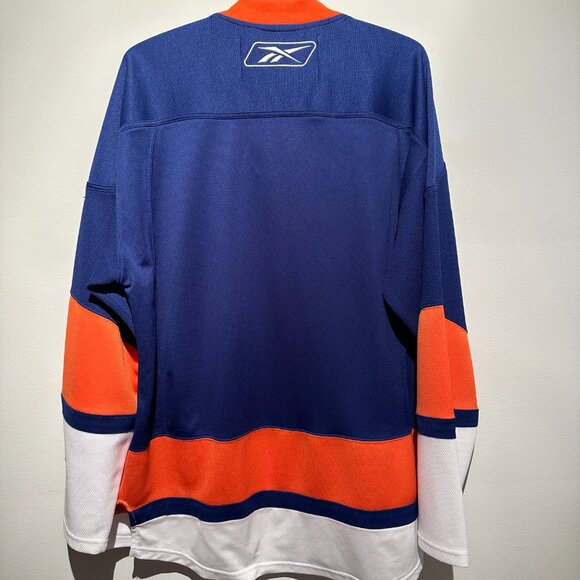 Reebok NHL Men's Medium New York Islanders Hockey Players Jersey - Picture 2 of 5